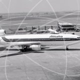 I-DYNI - Douglas DC-10 at Johannesburg in 1973